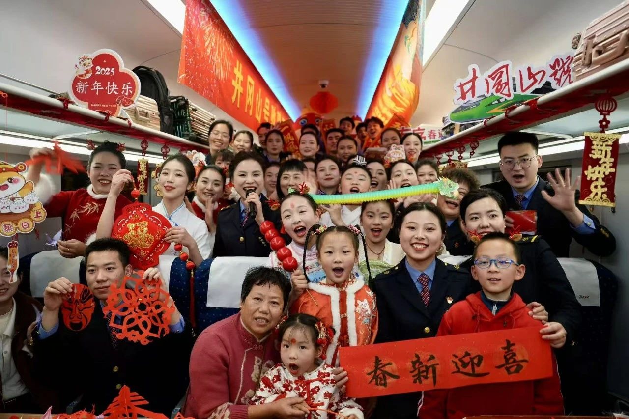 一起定格春運路上的最美風(fēng)景